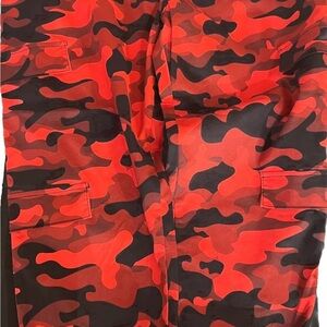 VIP JEANS Women's Pull On Stretch Red Camo Pants. Size 24